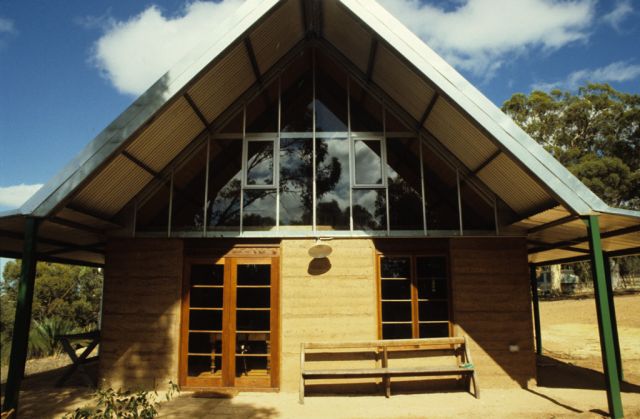 All materials for this remote bush job were located, tested and used by Ramtec to build the rammed earth walls of the home. They came from on the property near to the house. Ramtec are specialists at using local materials to build environmental housing.